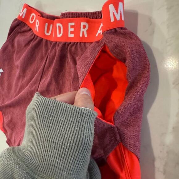 Under Armour Play Up Twist Activewear Shorts Womens XS Loose Fit Wildflower Beta - Picture 3 of 5